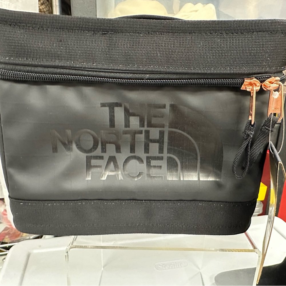 The North Face Base Camp Voyager lunch cooler makeup bag NEW